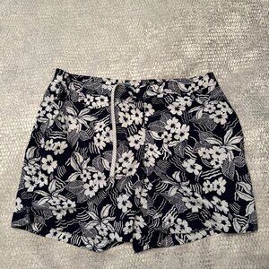 J.Crew 6.5" Tab Swim Short. Never Been Worn Size 33" Black/ White Floral Pattern